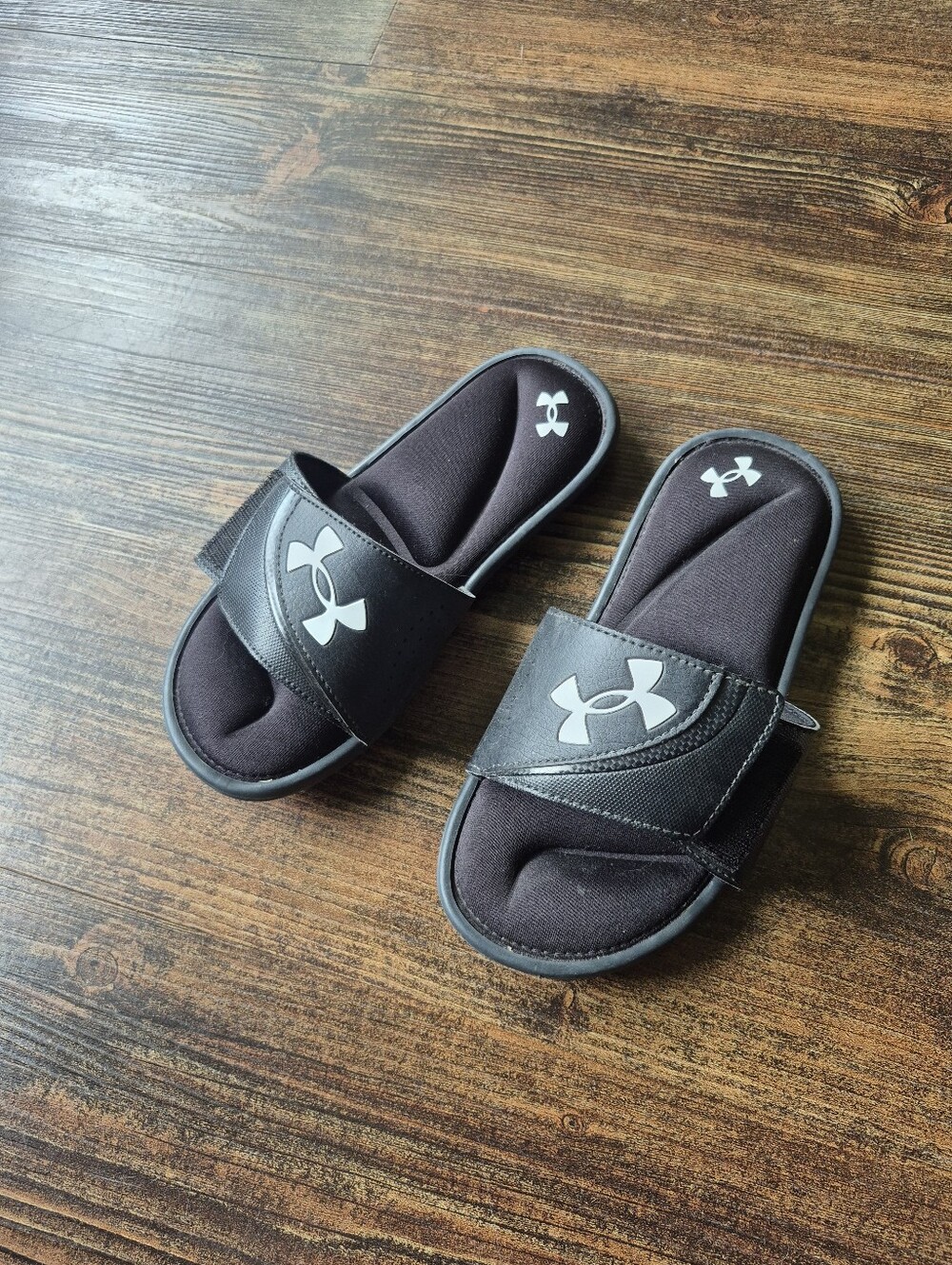 Boys Size 3 Under Armour Slides Foam Sandals